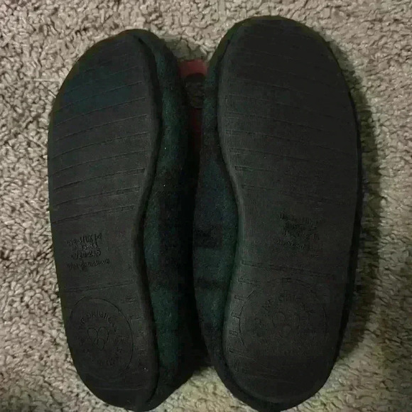 Dluxe by Dearfoam Kids Slippers - Picture 2 of 3